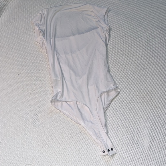 Abercrombie & Fitch Ava Cotton Blend Seamless Fabric Ruchet White Bodysuit - Picture 4 of 4